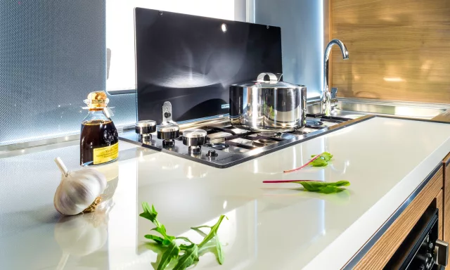 Adria Adora interior med kjøkken